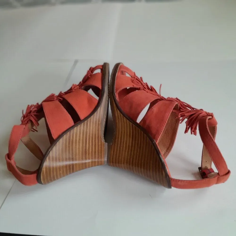 Tommy Bahama Palrinna Wedge Sandals Size 7 Tan Open Toe Tasseled Ankle Heel